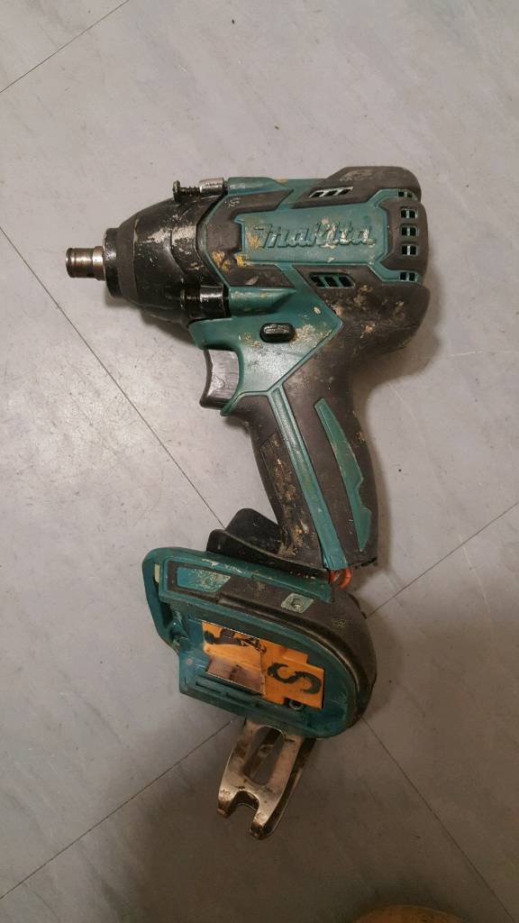 Makita 18v brushless impact driver drill for repair or parts not dewalt