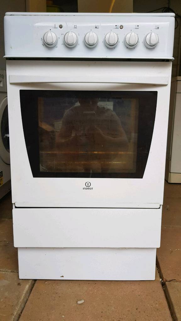 Indesit free standing electric fan assisted cooker delivered and