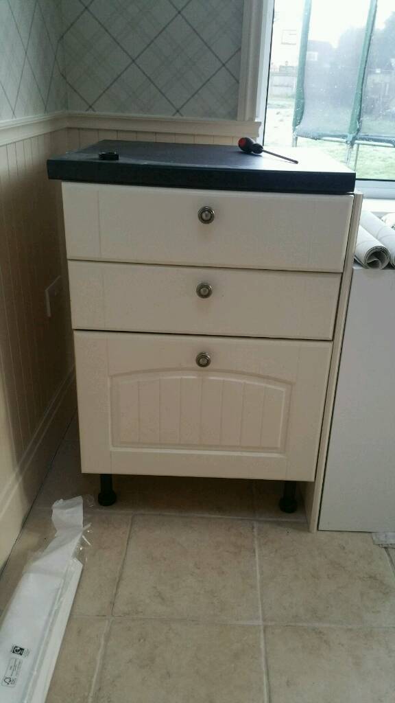 Howdens joinery 600 kitchen drawer unit with tenby doors in Brough