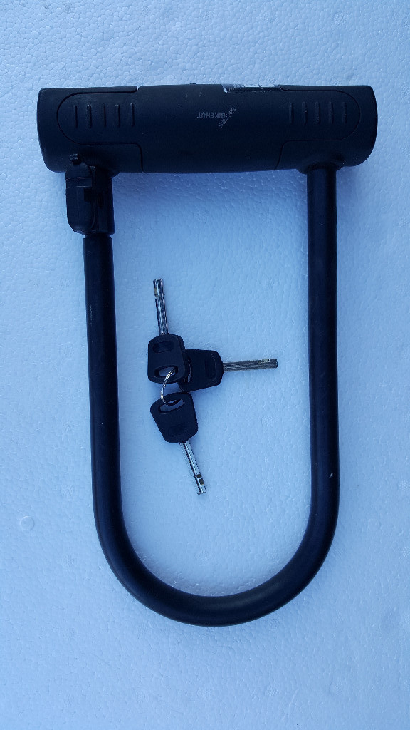 HALFORDS / BIKEHUT DLOCK BIKE LOCK in Scunthorpe, Lincolnshire Gumtree