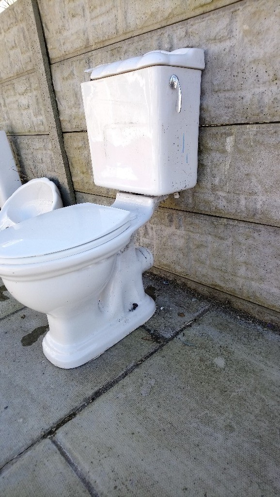 toilet and cistern | in Swansea | Gumtree