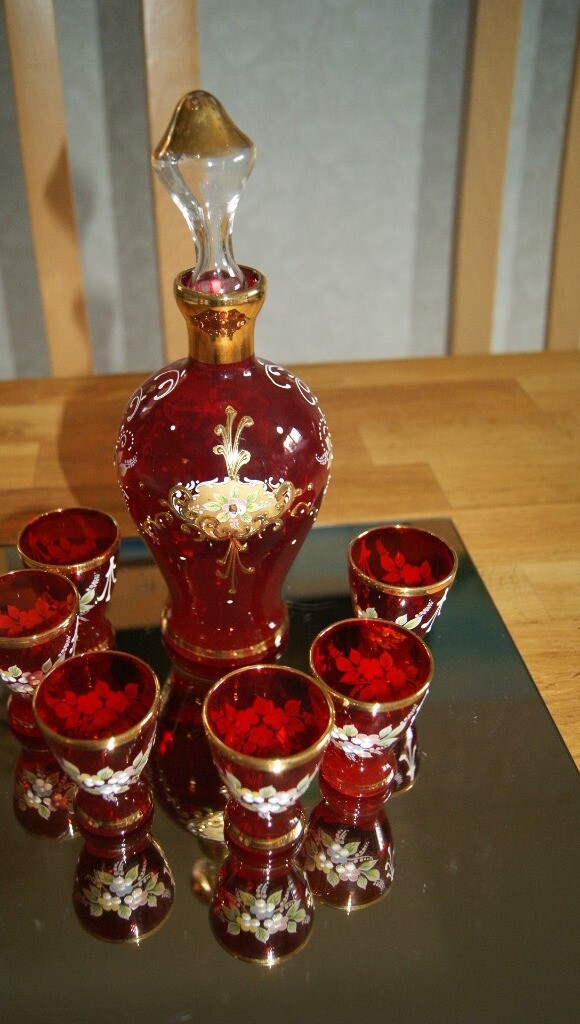 Beautiful glass set red decanter and 6 glasses in