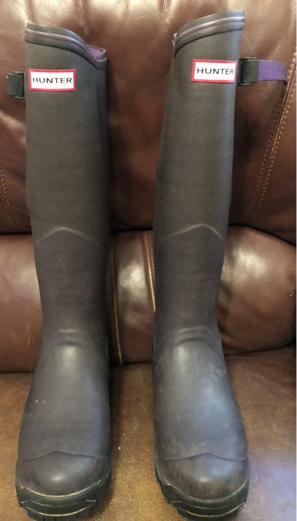 Hunter Women’s Balmoral Side Adjustable 3mm Neoprene Navy Boots, Size 6