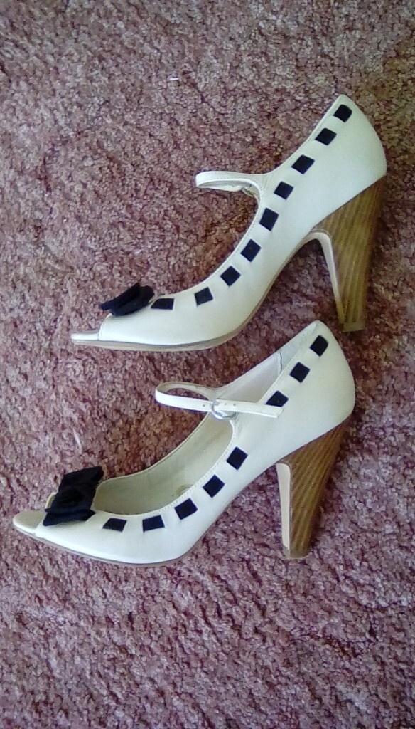 red herring shoes price