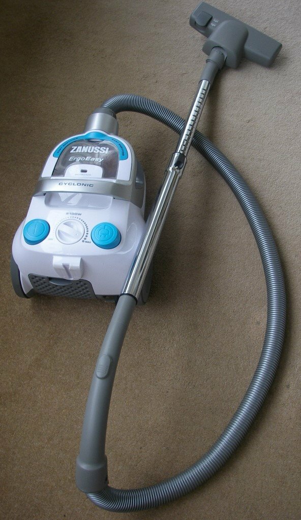 Zanussi Ergoeasy Pet Cyclonic Bagless Vacuum Cleaner in Plymouth