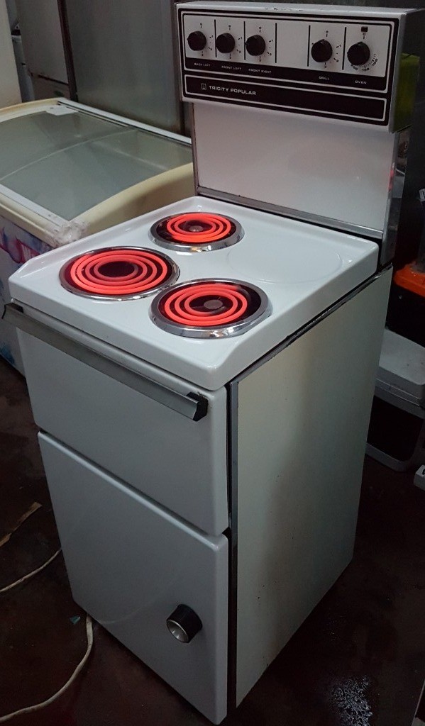 Tricity Popular Electric Cooker With 3 Hot Plate Hob, grill and oven