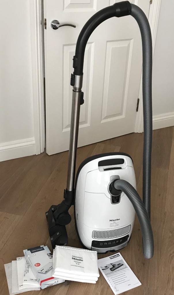 Miele S8 Silence Plus Vacuum Cleaner Hoover White in Arundel, West