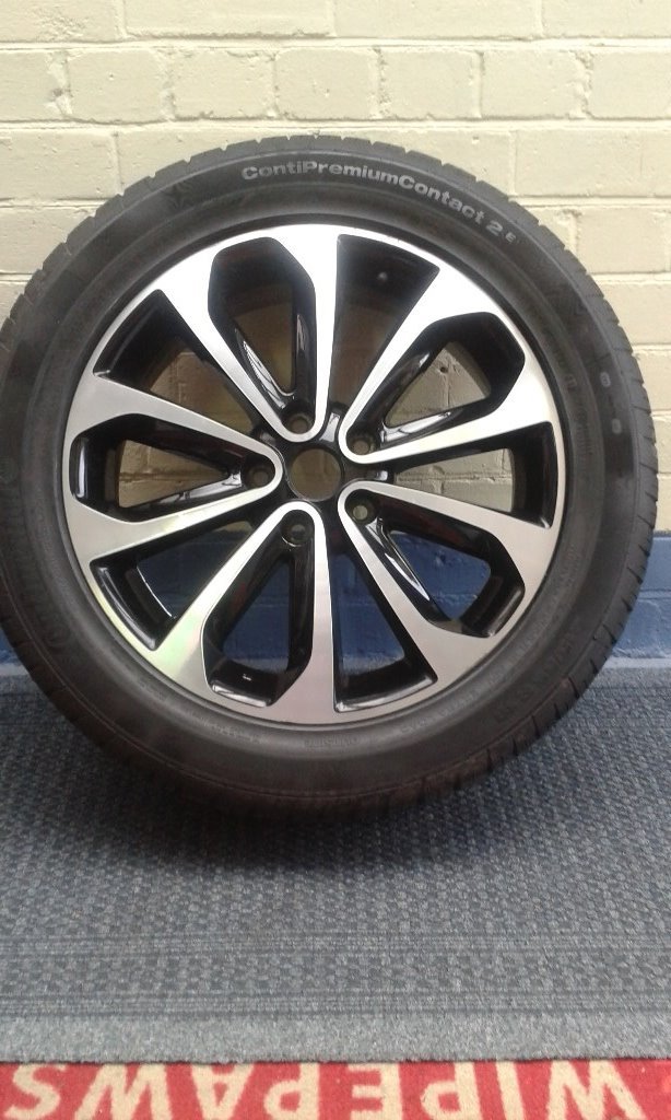 NISSAN QASHQAI 18 inch Diamond Cut Alloy Wheel with continental Tyre in Louth, Lincolnshire