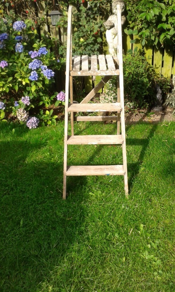 VINTAGE WOODEN STEP LADDER (APPROX 4FT HIGH) FOR SALE. COULD DELIVER