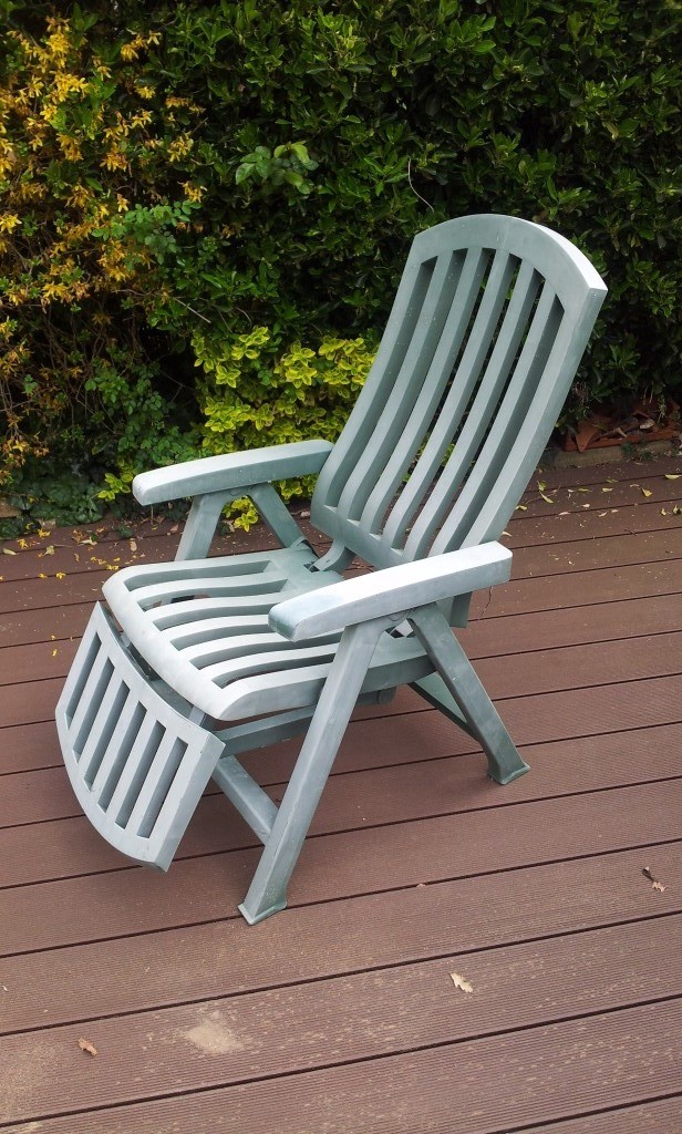 Good quality used garden / patio recliner chair | in Hayling Island