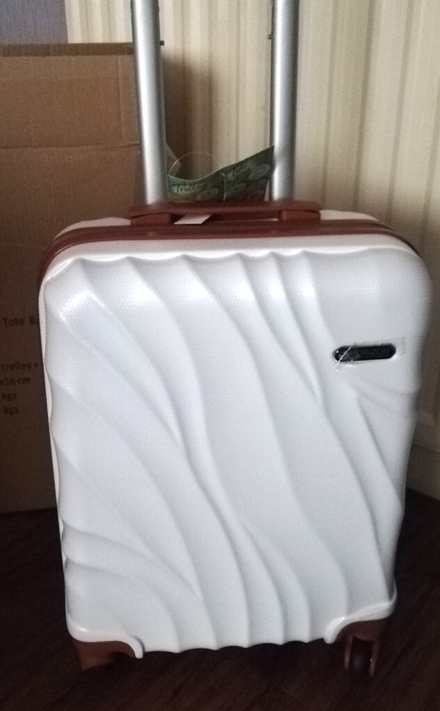 White Horizon Cabin Size Trolley/Suitcase and Tote Bag in East End