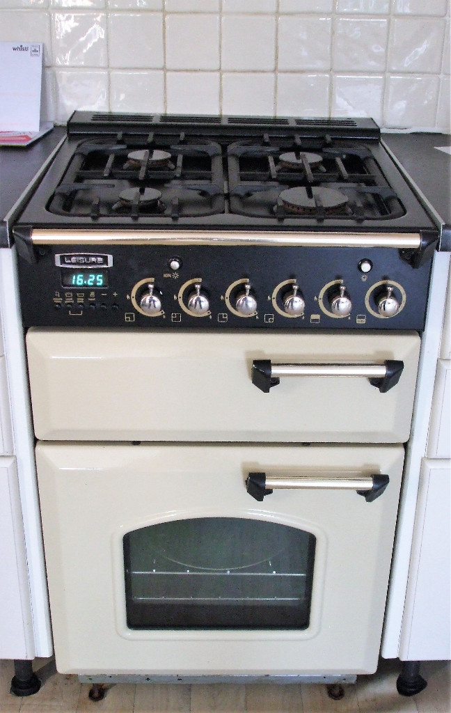 Leisure Range style Free standing gas cooker, cream with brass in