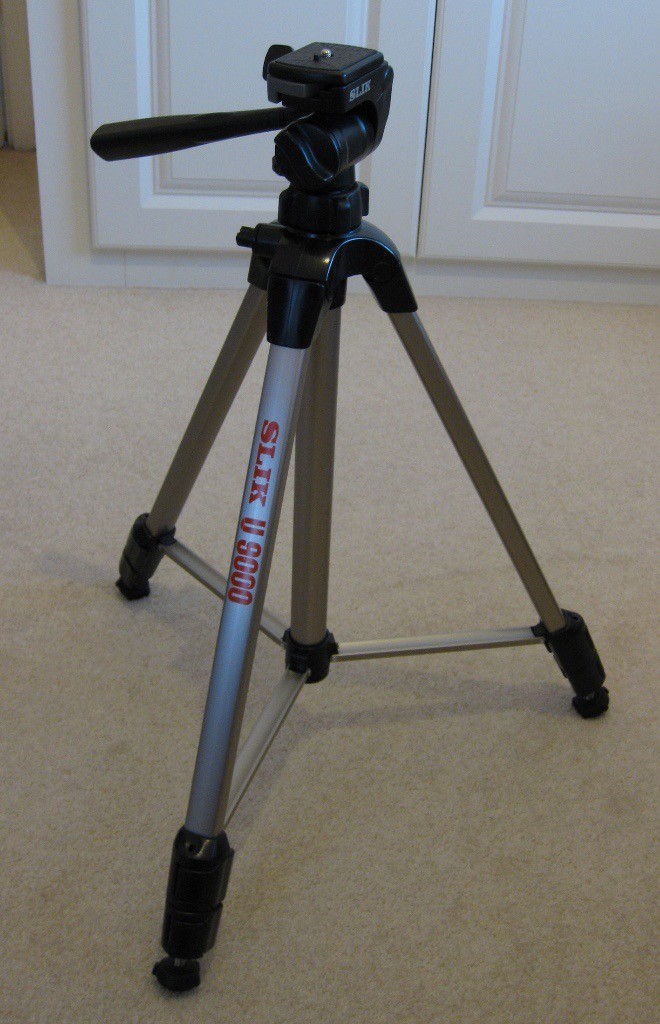 Slik U9000 Tripod with 3way pan/tilt head (quick release) in Ealing