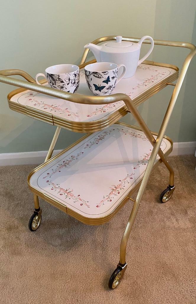LOVELY VINTAGE TEA TROLLEY COLLAPSABLE FOR EASY STORAGE TEA / SERVING
