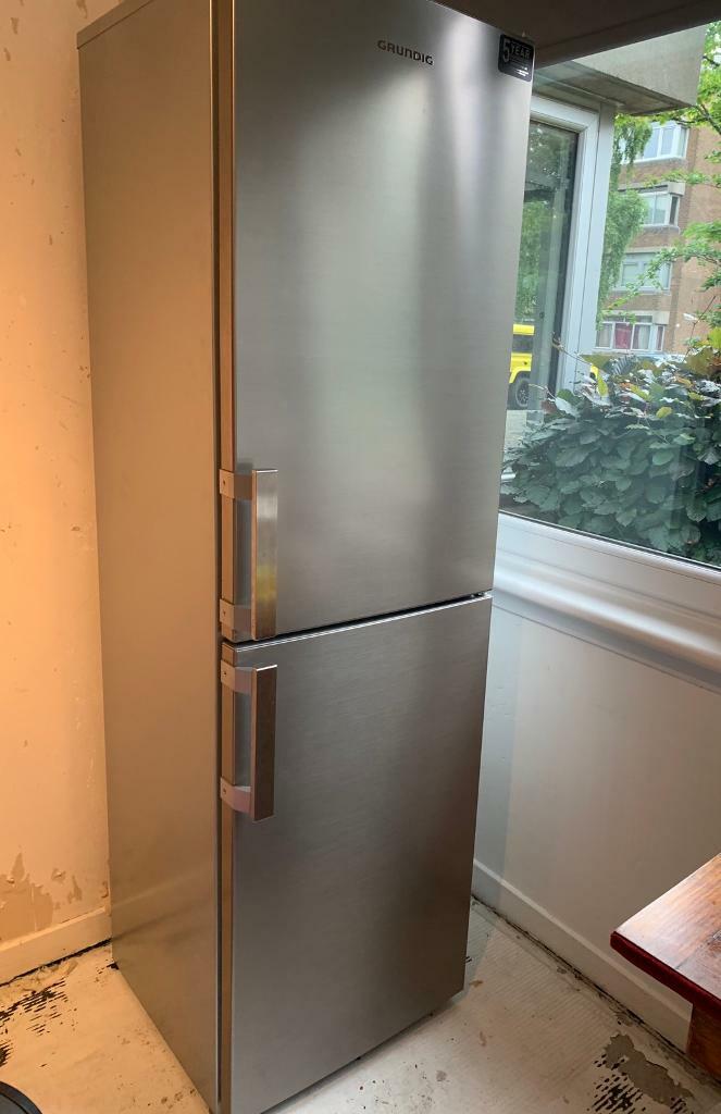 Grundig Silver Fridge Freezer almost like new in Shawlands, Glasgow