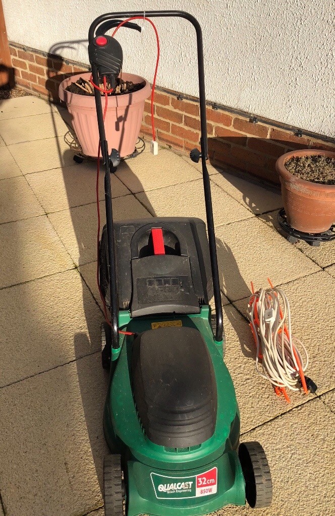 Qualcast 32 Electric Lawnmower Bosch Engineering in Heybridge