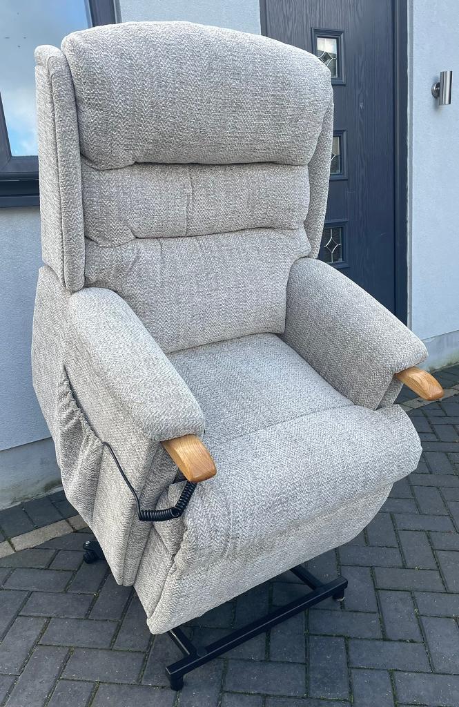 HSL RIPLEY RISER RECLINER CHAIR, STANDARD SIZE, DUAL MOTOR, AS NEW in