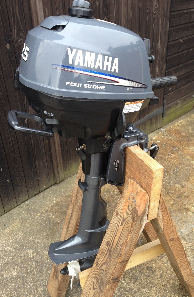 Yamaha 2.5 hp outboard engine (short shaft) 10 hours use. in Norwich
