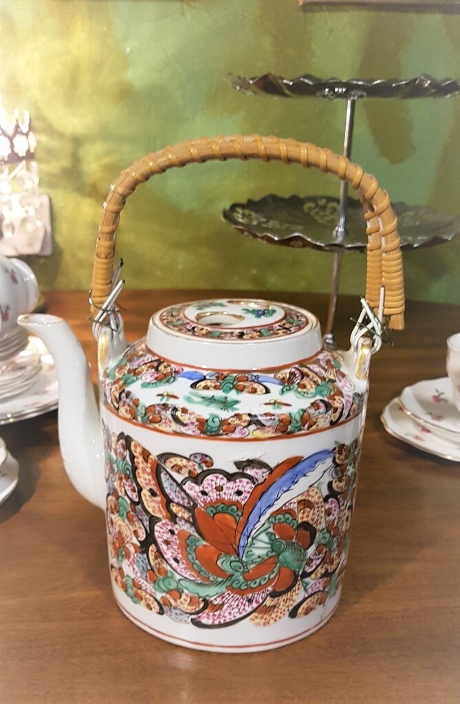 Beautiful Vintage Hong Kong Japanese Porcelain Teapot in Motherwell