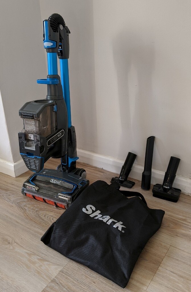 Shark cordless vacuum [IF200UK model] in Lymington, Hampshire Gumtree
