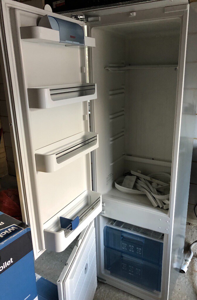 FREE Bosch Built In Integrated Fridge Freezer KIM30443GB/01 in
