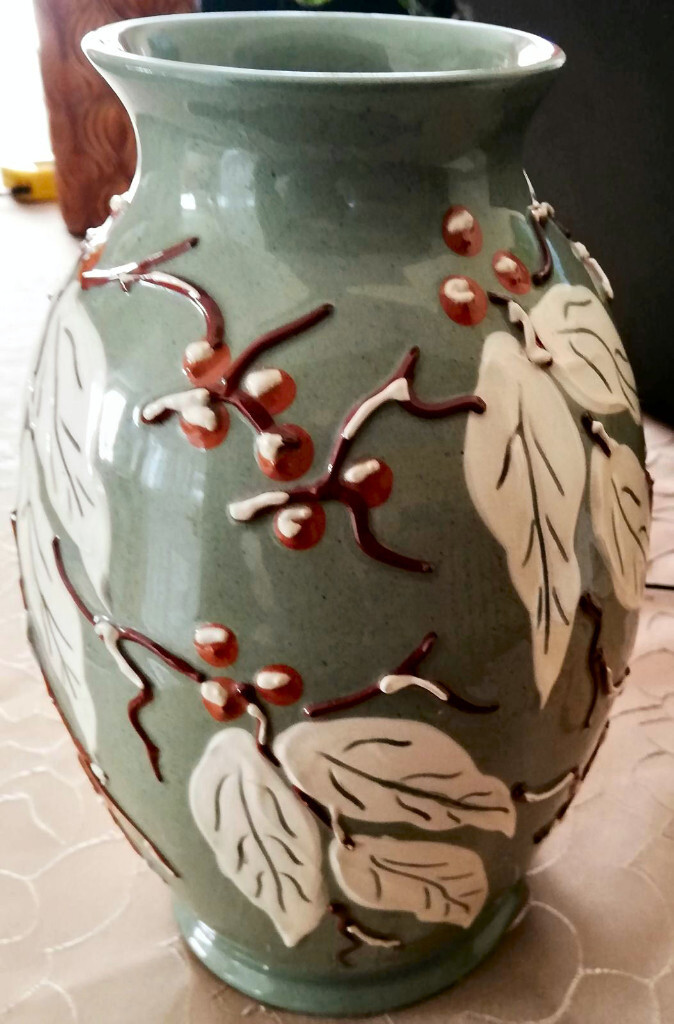 BRANNAM POTTERY (DEVON) CLASSIC ROYAL BARUM WARE LEAF & BUD VASE in