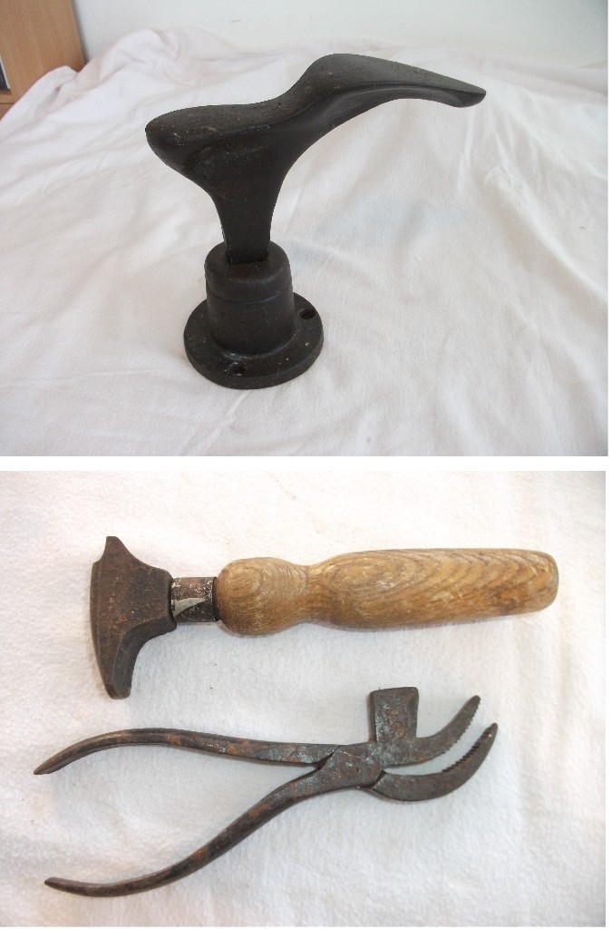 Old Cast Iron Cobblers Last + 2 Old Cobblers Tools. Good Condition in