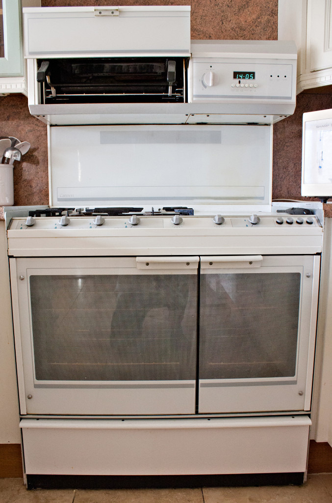 Cannon LPG gas cooker with 4 gas burners, separate griddle and eye level grill in Rochester