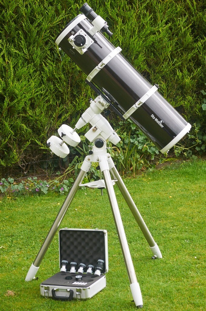 Telescope Skywatcher 200P 200mm 8inch reflector with eyepieces kit