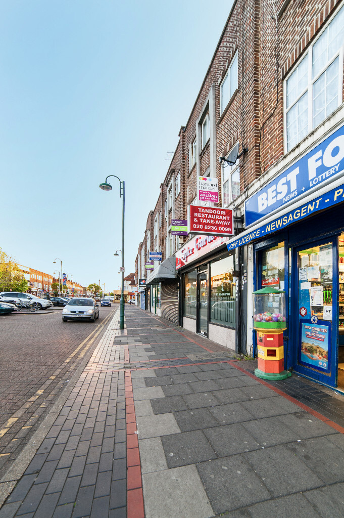 two bedroom flat to rent on Shenley Road, WD6. in Borehamwood