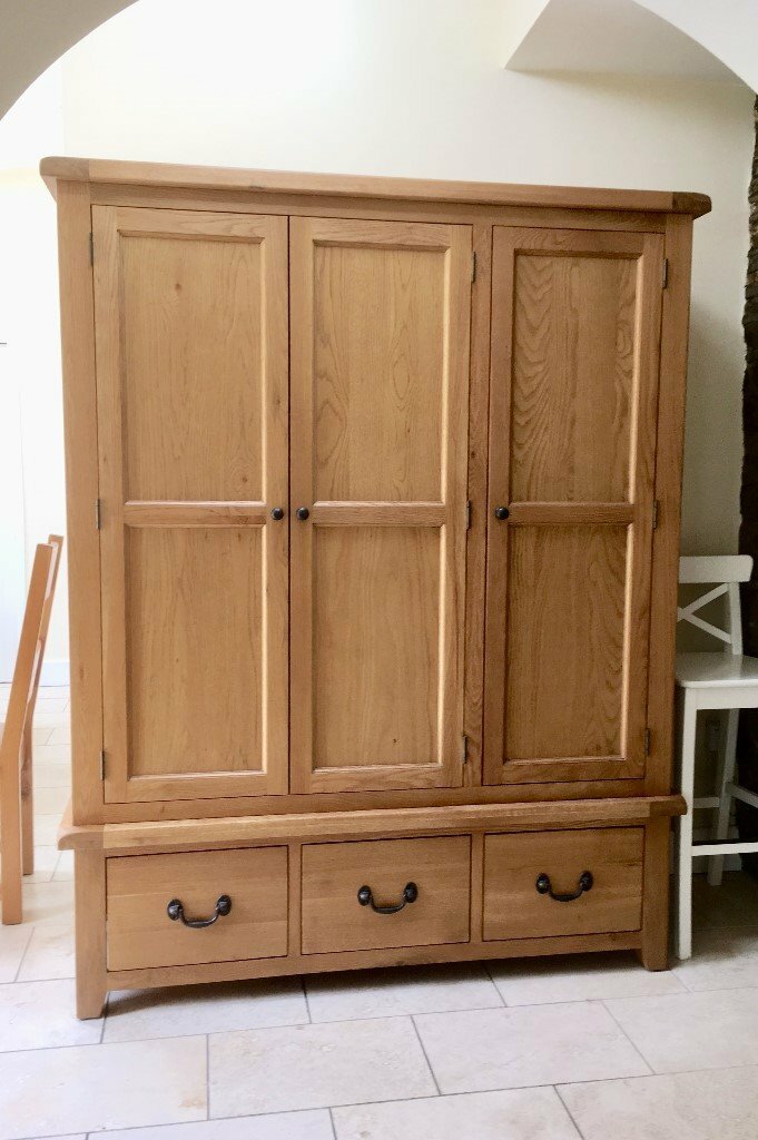 Triple Wardrobe ORIGINAL RUSTIC Solid Oak (Oak Furniture Land) Excellent Condition in