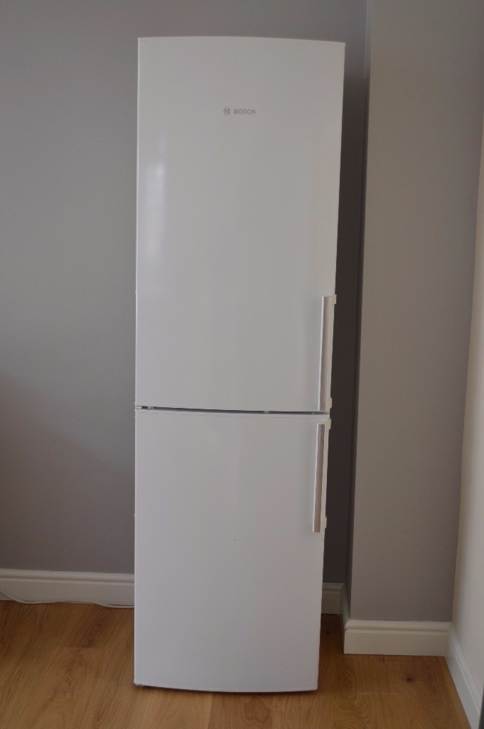 Bosch KGH39X04GB Exxcel 2m Tall Frost Free Freestanding Fridge Freezer