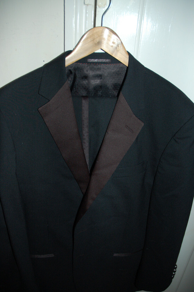 Taylor & Wright formal dinner suit 36 inch waist, 31 inch leg, 2 button