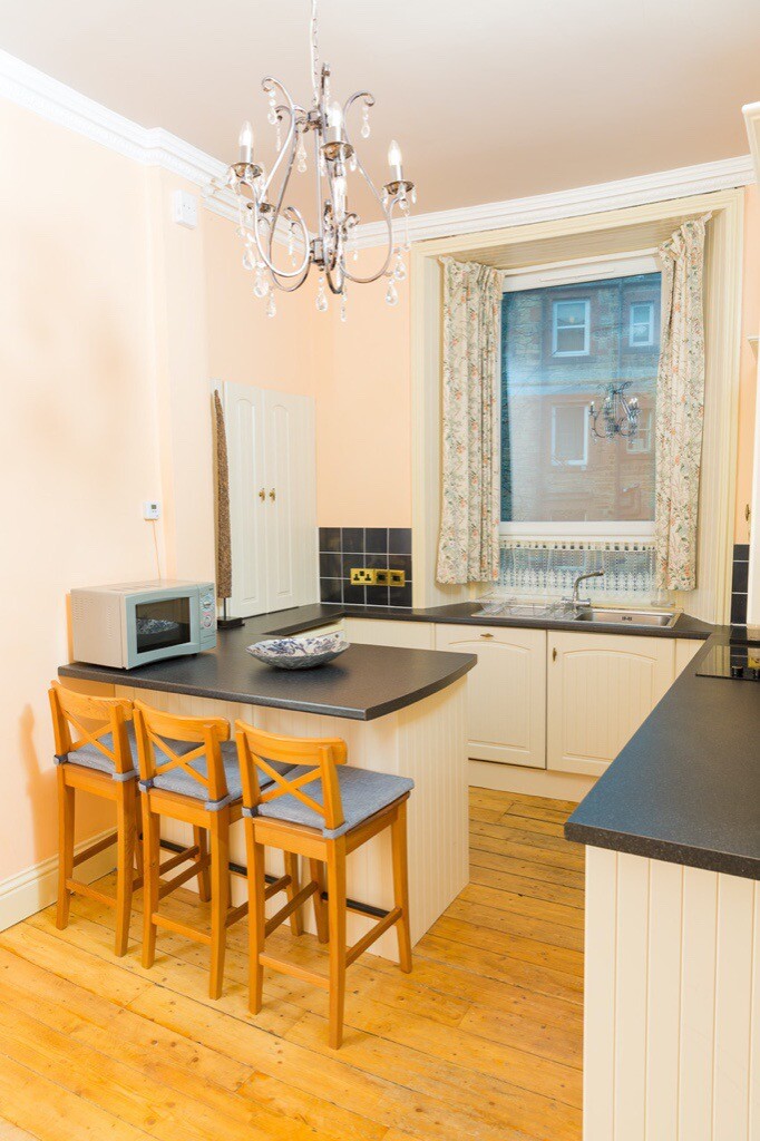 Lovely furnished 1 Bedroom Flat to rent Abbeyhill, Edinburgh City