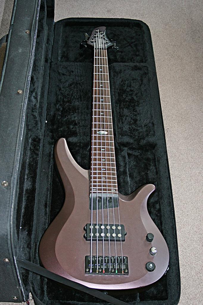 RBXJM2 John Myung Yamaha 6 String Bass + Gator Case | in Lewisham