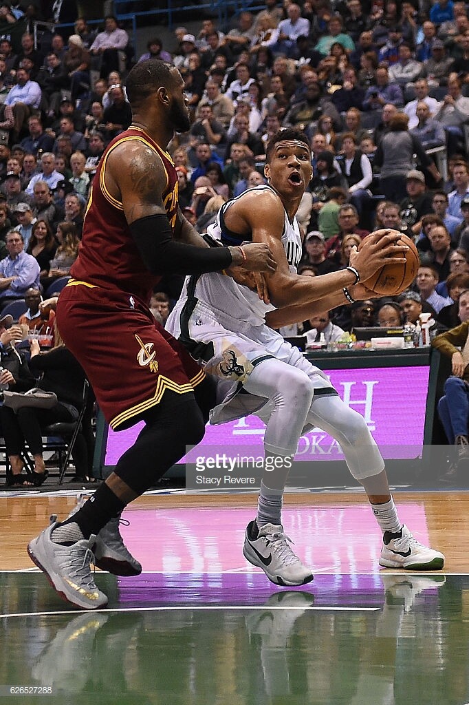 LEBRON JAMES Game Used Worn Shoe vs. Bucks MEARS & Letter of Provenance 11/29/16