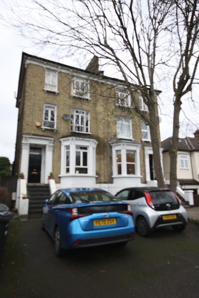 Lovely 2 bedroom flat in popular Grosvenor road, Wanstead in