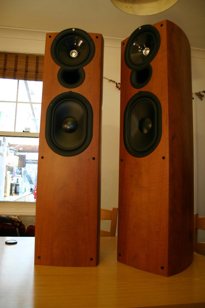 KEF Q7 Beautiful Sound, High Quality and Power Speakers in Mitcham