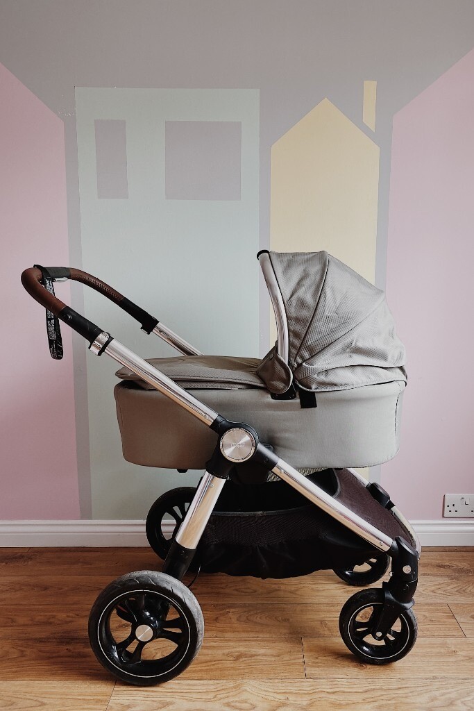 Mamas and Papas pram Cybex Ocarro carrycot, baby seat with iso fix base
