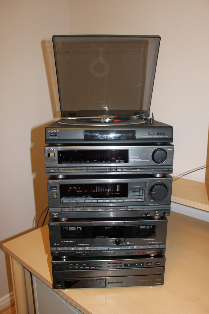 SONY STACK STEREO SYSTEM AS NEW TURNTABLE PLUS SPEAKERS & REMOTE *NO