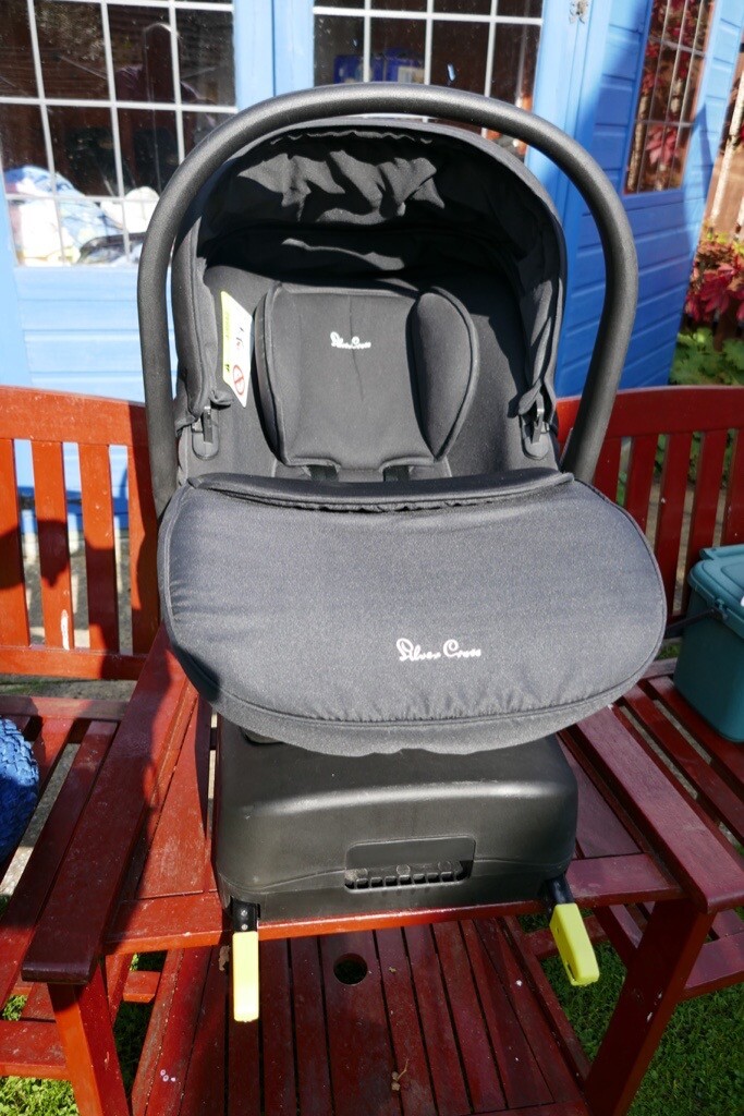 Silver cross simplicity baby car seat with isofix base in Linlithgow