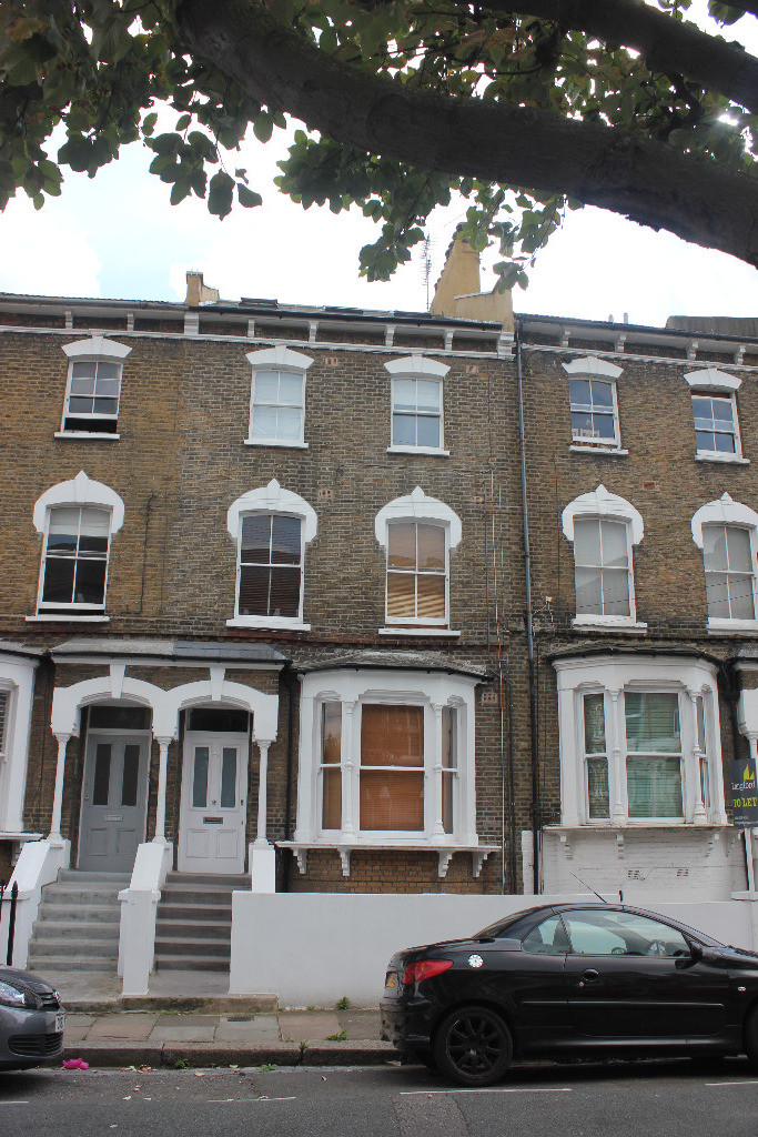 Lovely large one bedroom flat in fantastic location in Clapham Junction