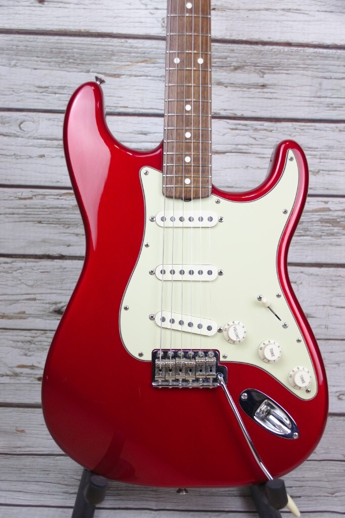 Fender Classic Series 60s Stratocaster Candy Apple Red 2006 in