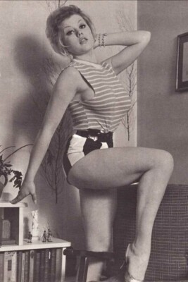 Vintage Margaret Nolan Photo 3842 Oddleys Strange & Bizarre