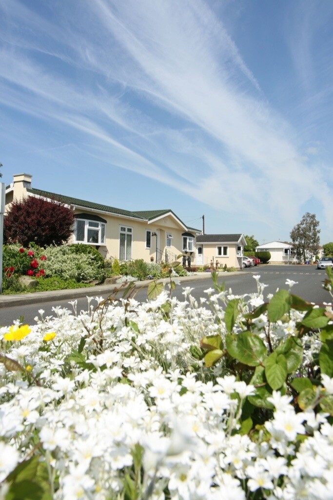 Stately Albion Warwick Executive 2 Bed Residential Lodge + 12 MONTH