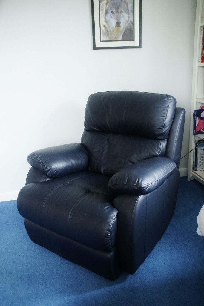 Dark Navy Leather Electric Recliner Chair in perfect condition in