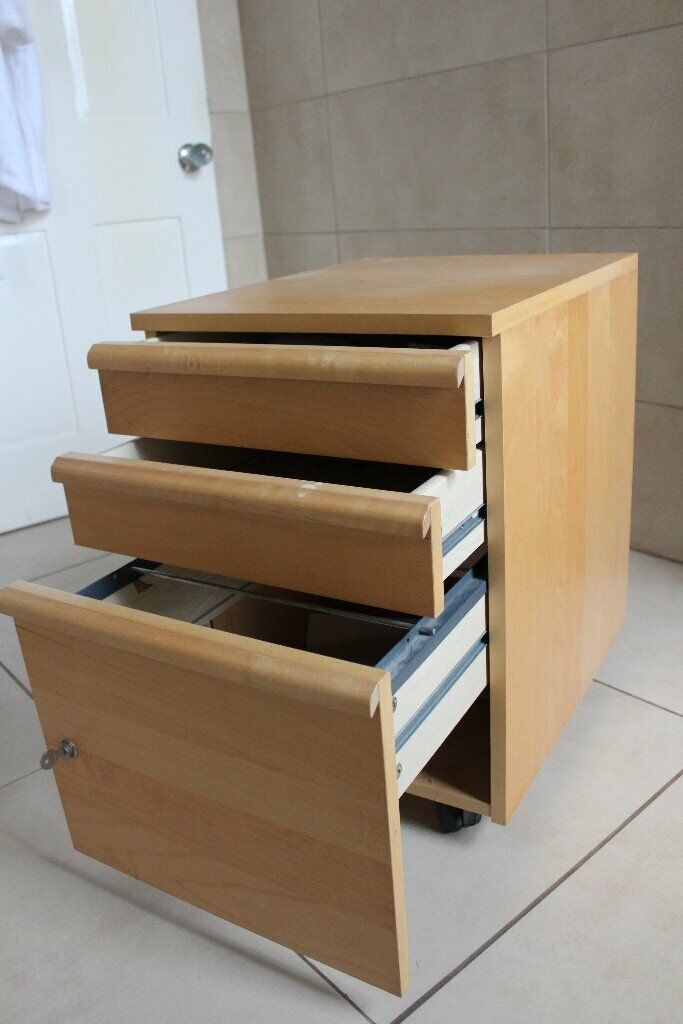 Office drawer unit in wood and on wheels. Very good