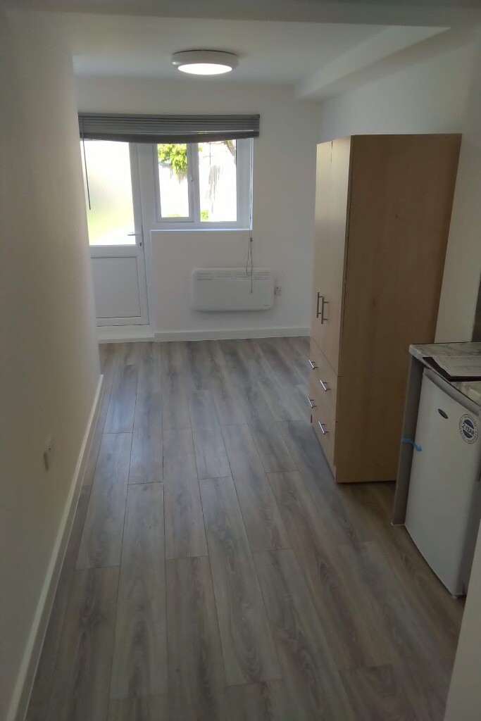 PERFECT STUDIO FLAT TO RENT IN HOUNSLOW, TW14 9LP in Heathrow, London