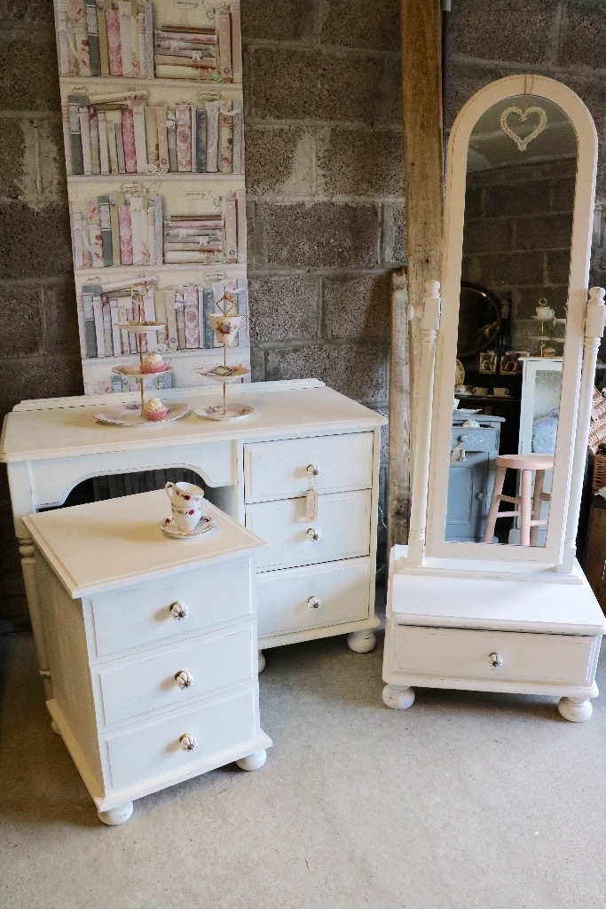 Shabby Chic 4 Piece Bedroom Suite Dressing Table Mirror Bedside