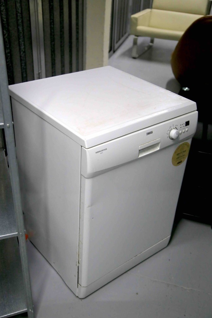 Preowned Zanussi Tempoline Plus Dishwasher FullSize Freestanding